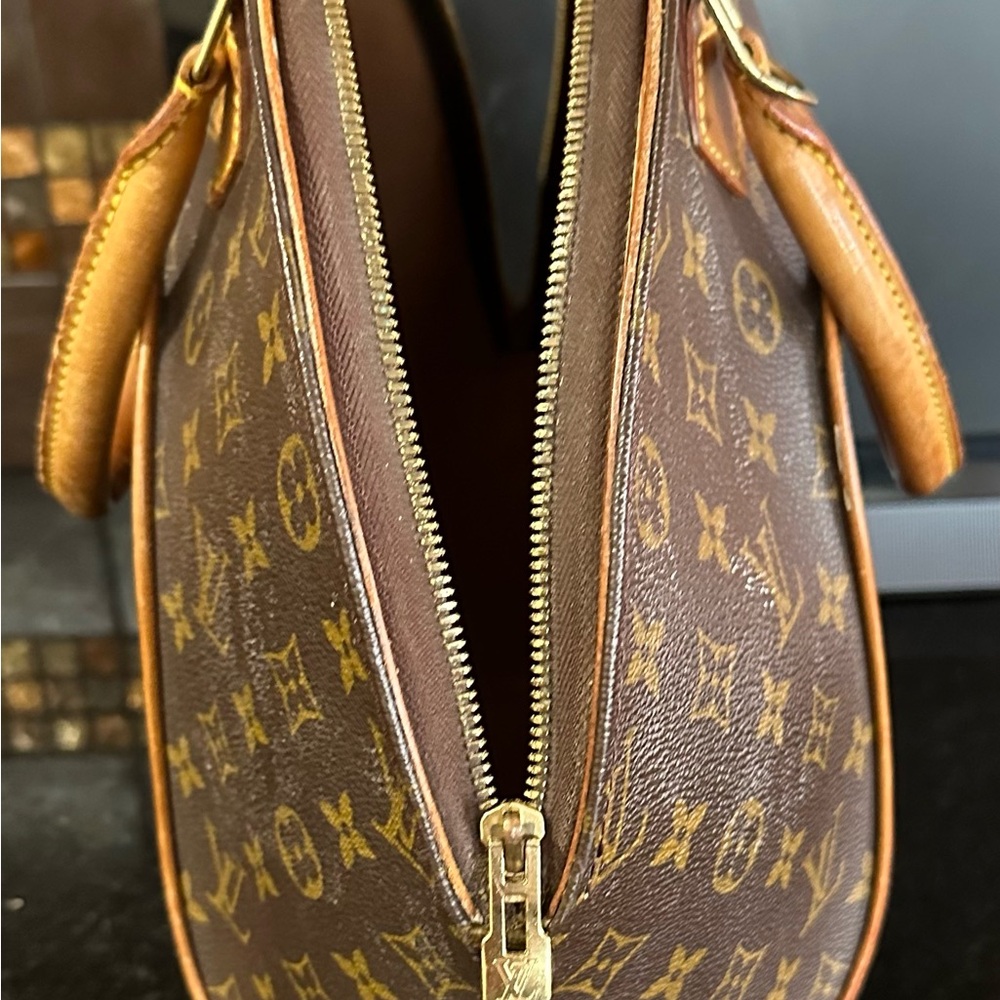 Louis Vuitton Eclipse Monogram Handbag - image 6